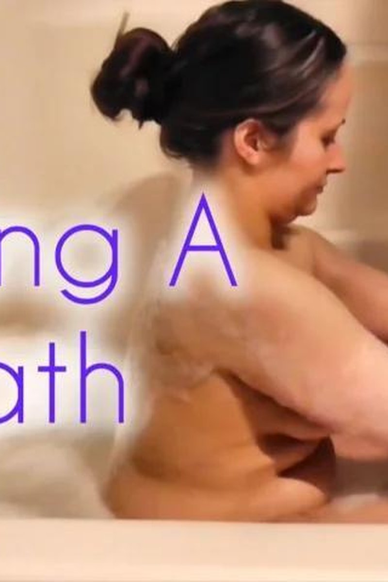 Taking A Bath - Screenshot 1 of 4 - Lainna White
