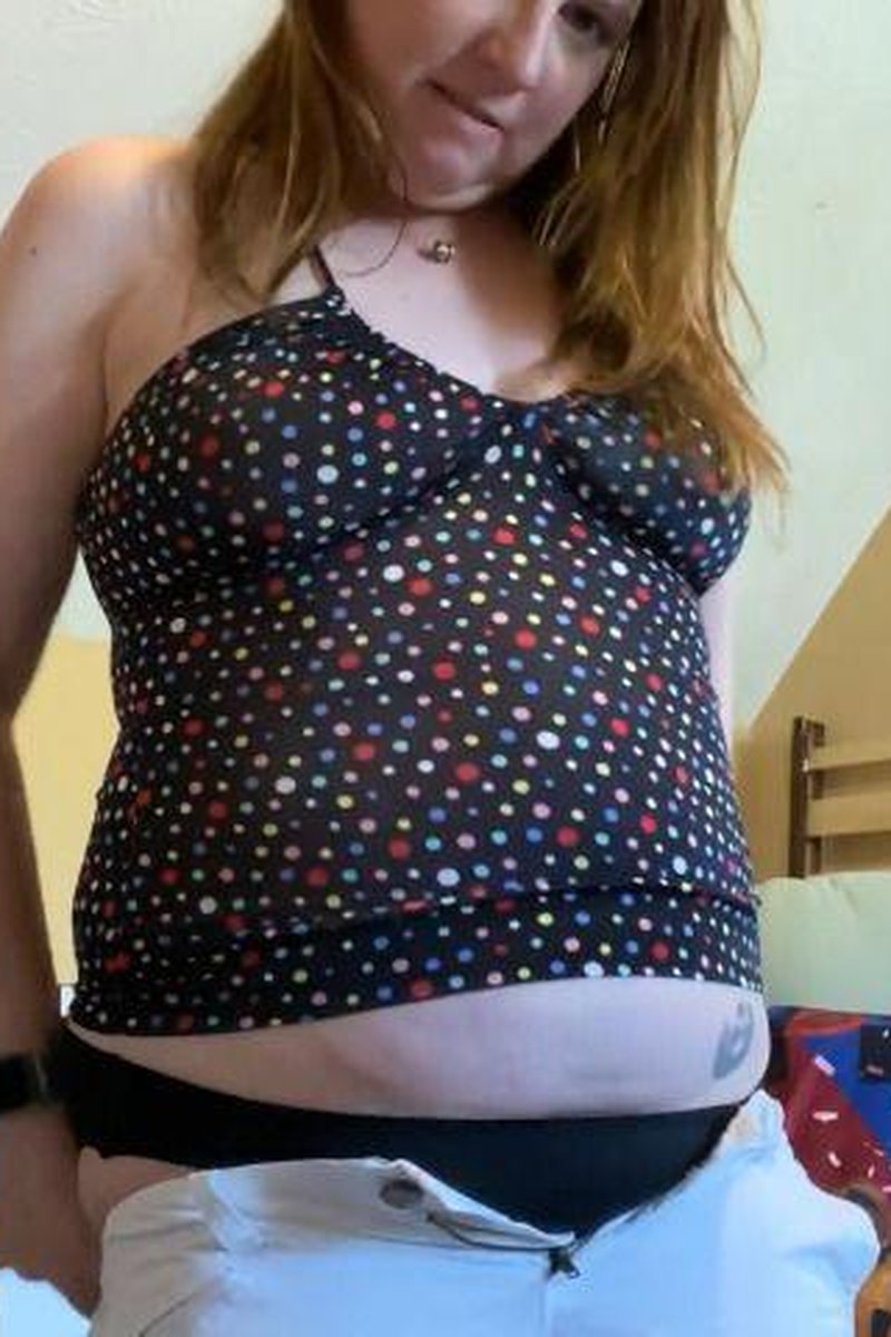 Old Clothes - Screenshot 1 of 4 - BBW