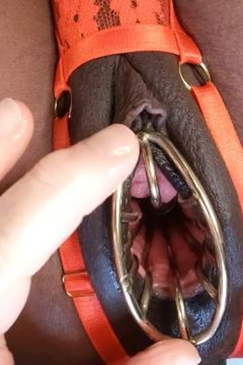 Wire Cage Pussy Spreader Action - Screenshot 1 of 4 - African Ebony