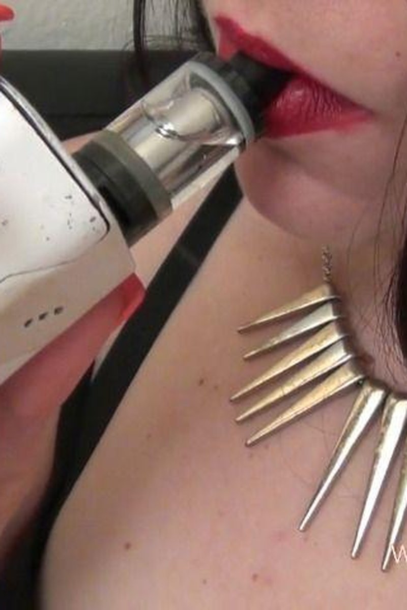 Vape Bubbles - Screenshot 1 of 4 - Brown Hair