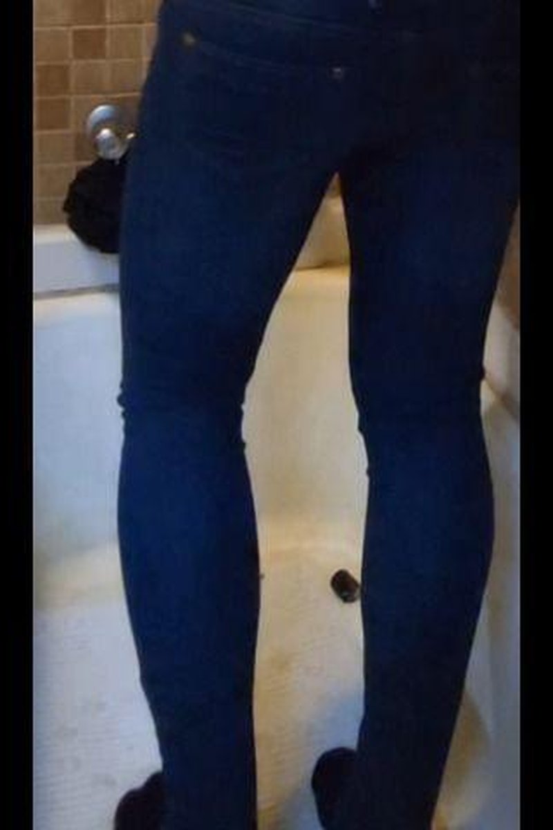 Wetting Jeans - Screenshot 1 of 4 - Golden Shower