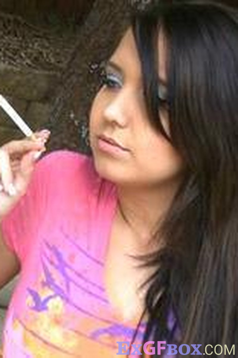 Chrissy Smoking - Screenshot 1 of 4