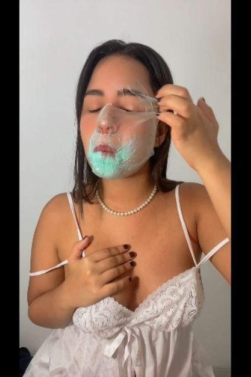 Messy Bubblegum Face - Screenshot 1 of 4 - Blowjob