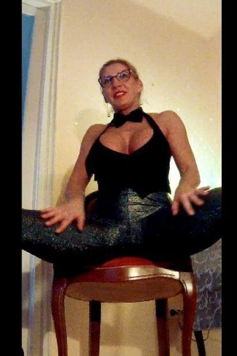 Boobs Flashing - Screenshot 1 of 4 - Big Tits