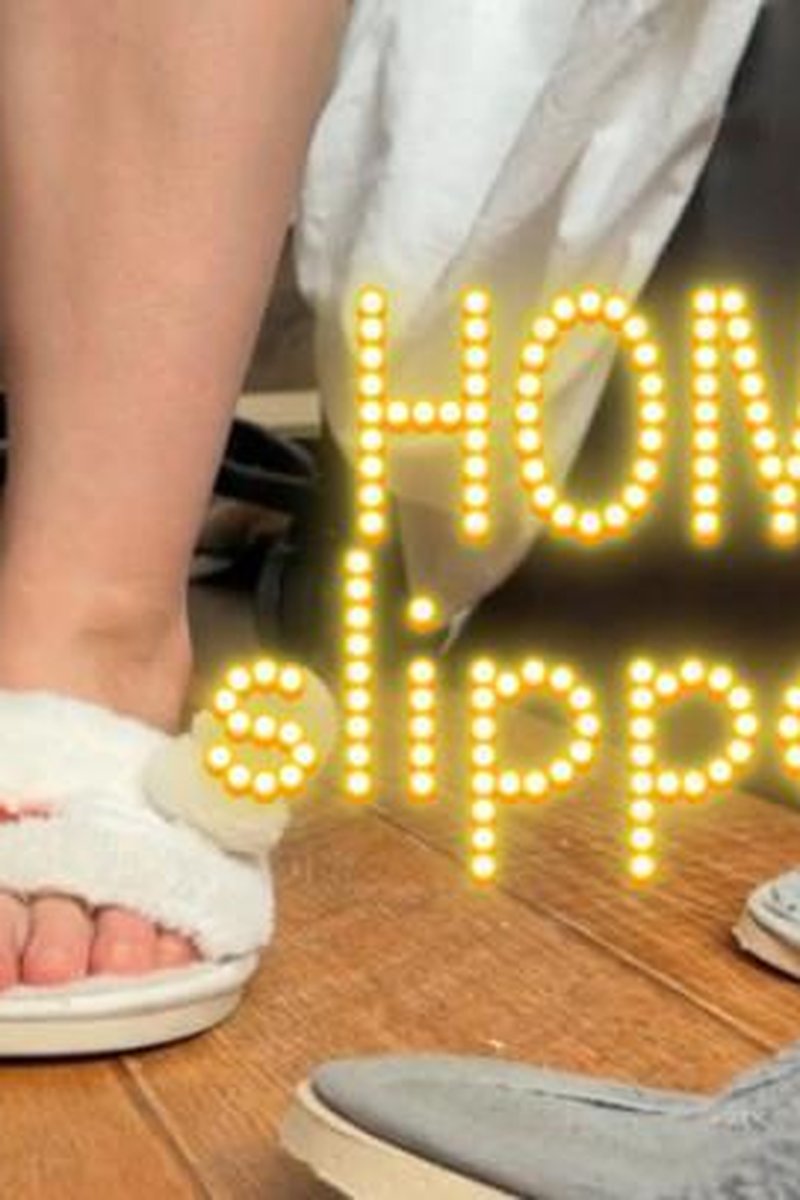 Slippers Show - Screenshot 1 of 4 - Femdom