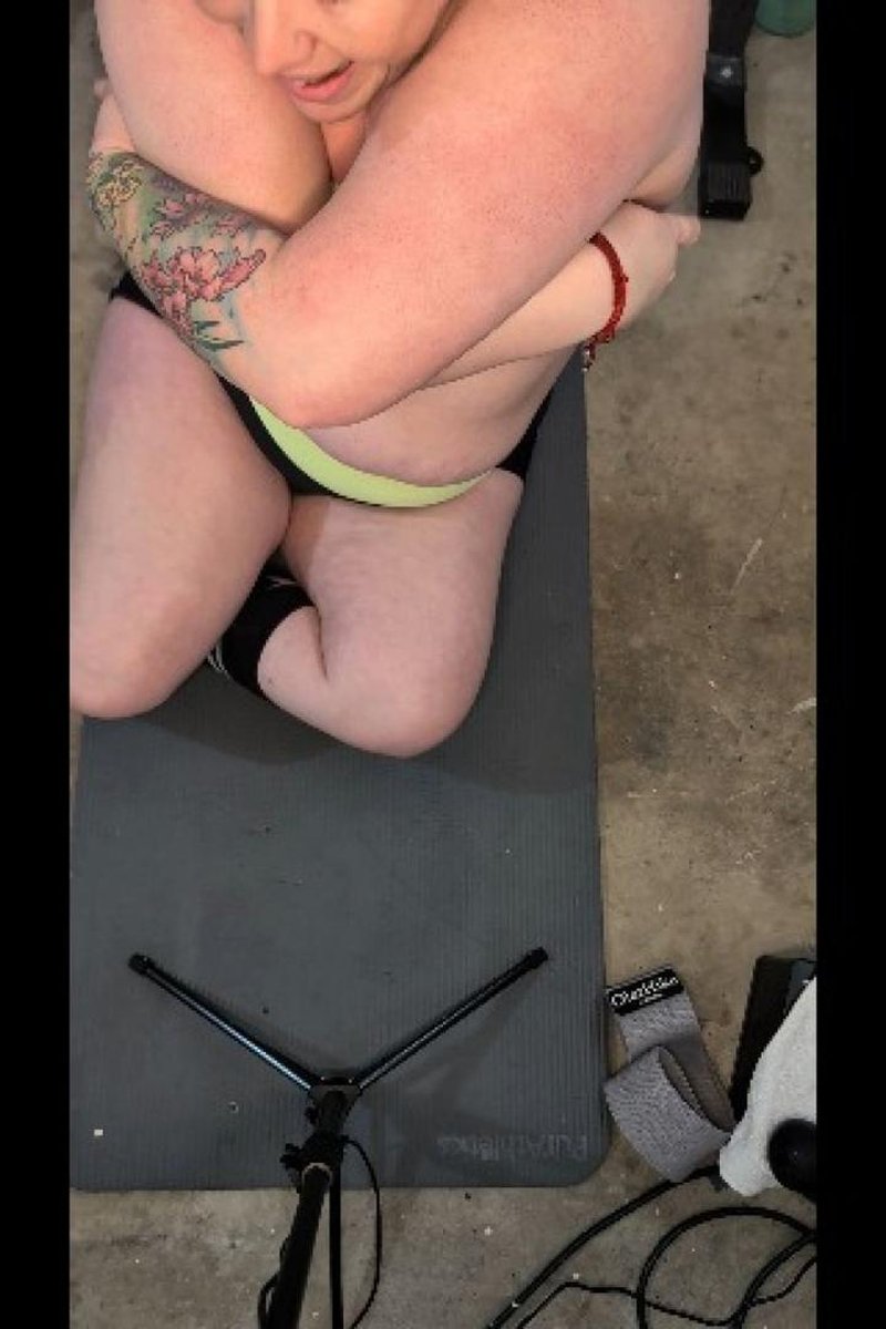 Gym Room Orgasm - Screenshot 1 of 4 - BBW