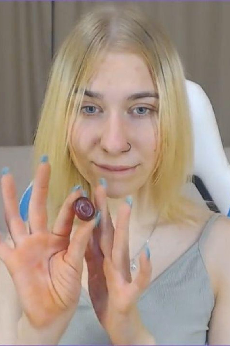 ASMR Candy - Screenshot 1 of 4 - Blonde Hair (Female)