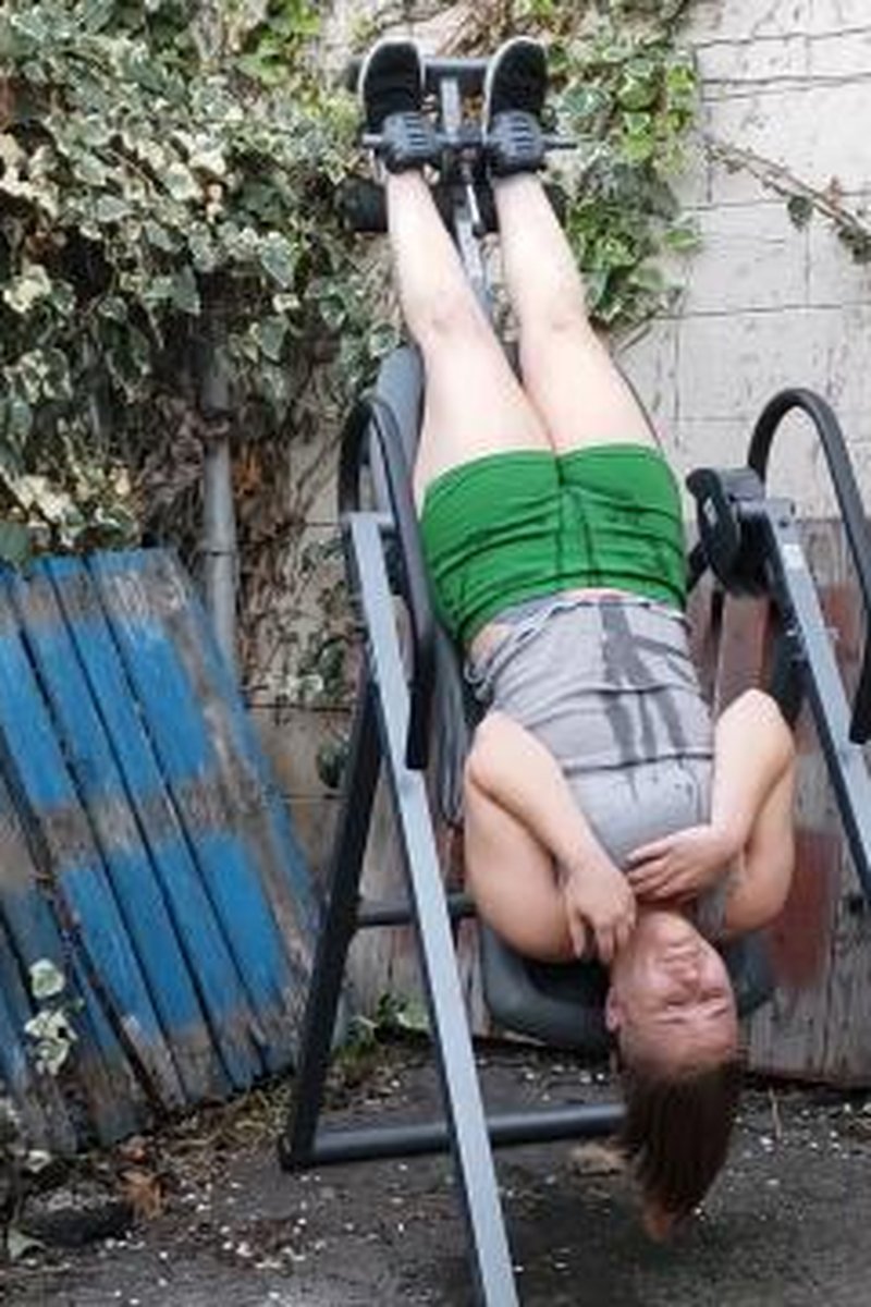 Inversion Table Pee Desperation - Screenshot 1 of 4 - Chugging