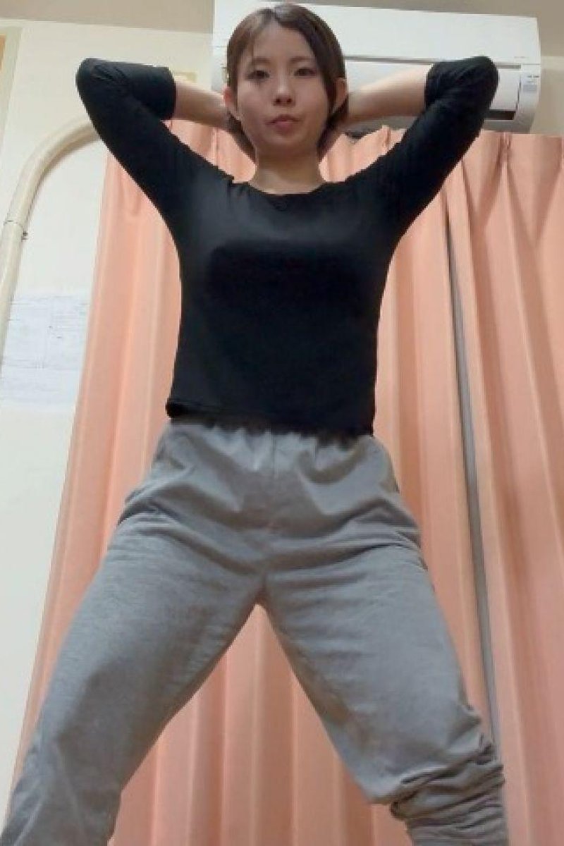 Mako Does Squats - Screenshot 1 of 4 - Asian