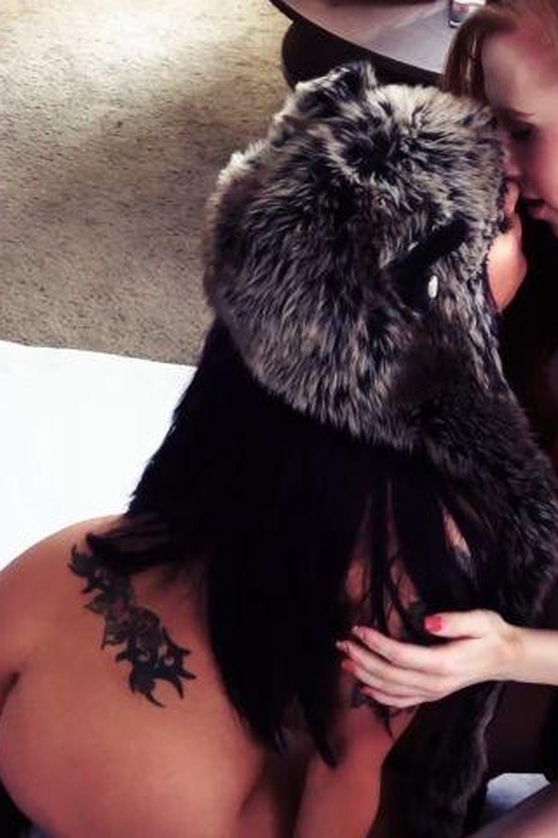 Red & Wolf - Screenshot 1 of 4 - Doggy Style