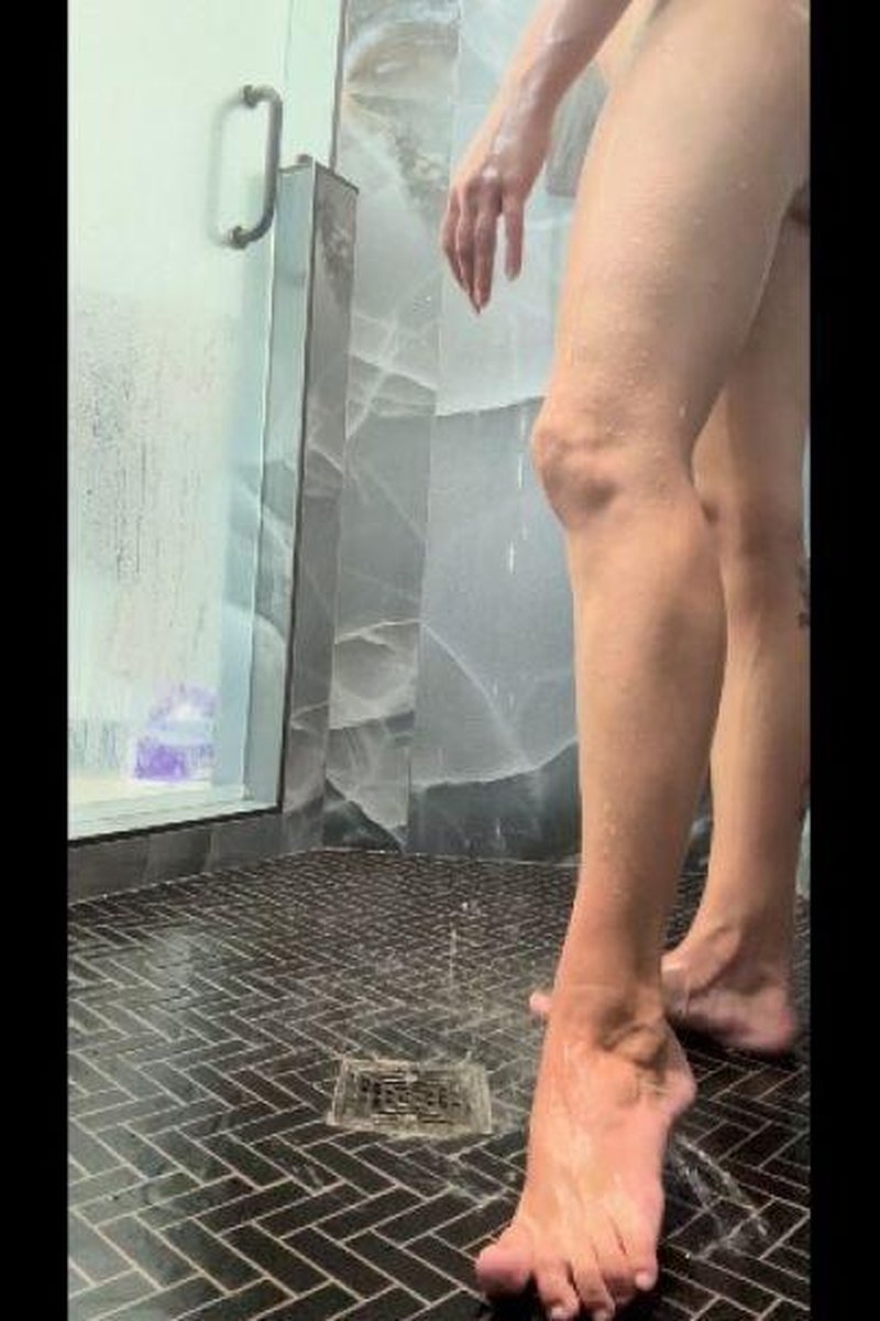 Shower Vibrator - Screenshot 1 of 4 - Big Tits