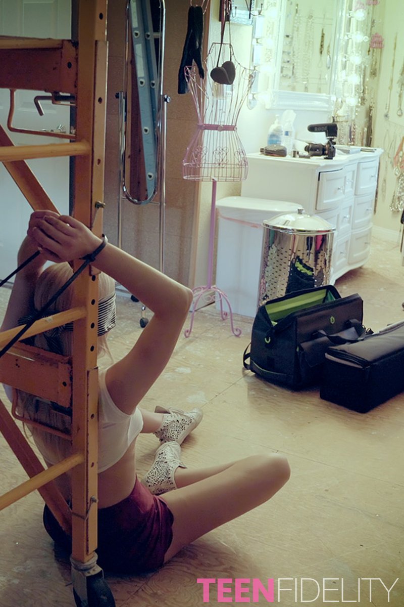 Devils Creampie - Screenshot 1 of 4 - Khloe Kapri