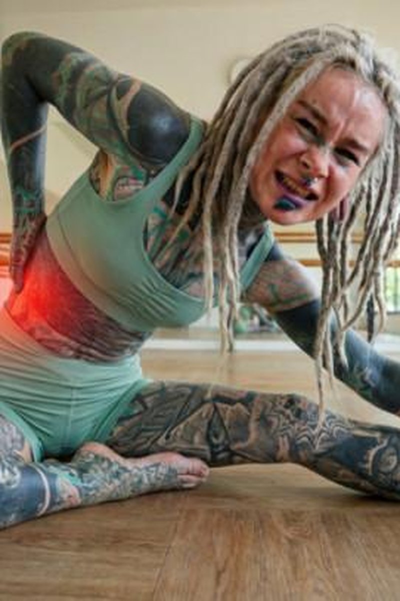 I Train My Backbends - Anuskatzz Makes Yoga - Screenshot 1 of 4 - Anuskatzz