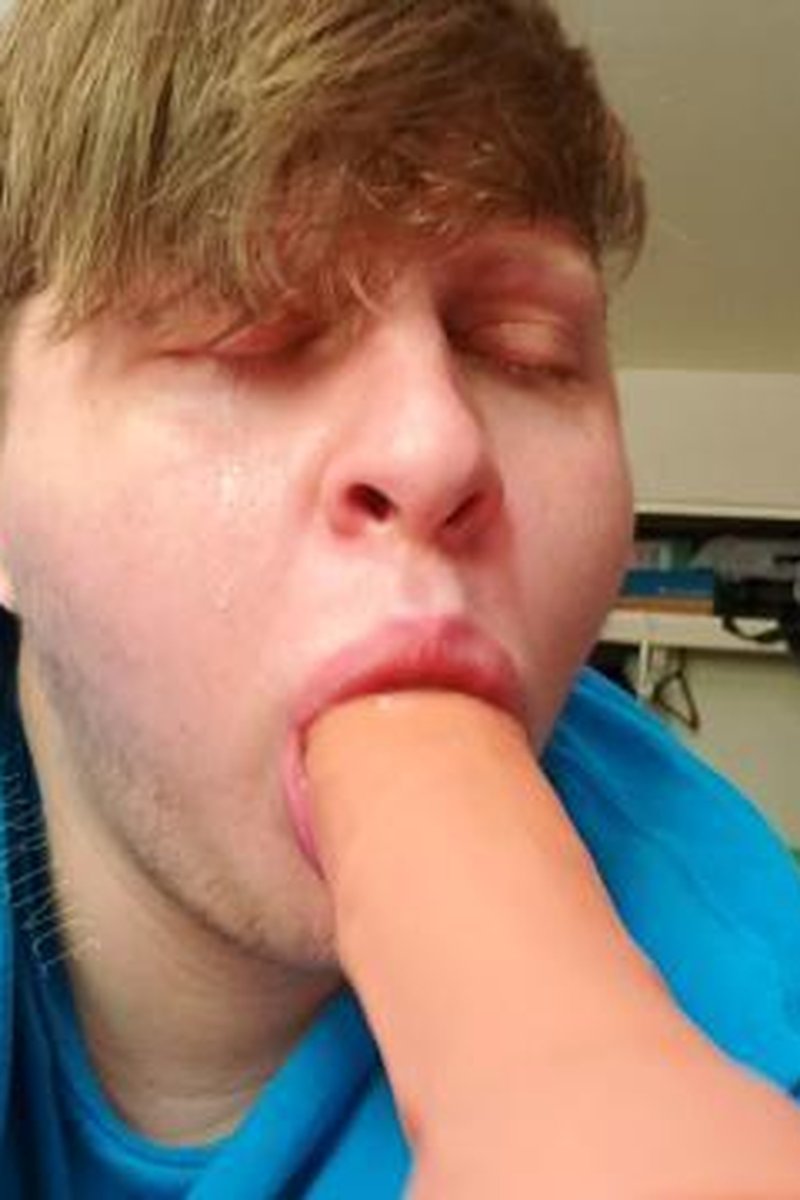 Deepthroat Practice - Screenshot 1 of 4 - Blowjob