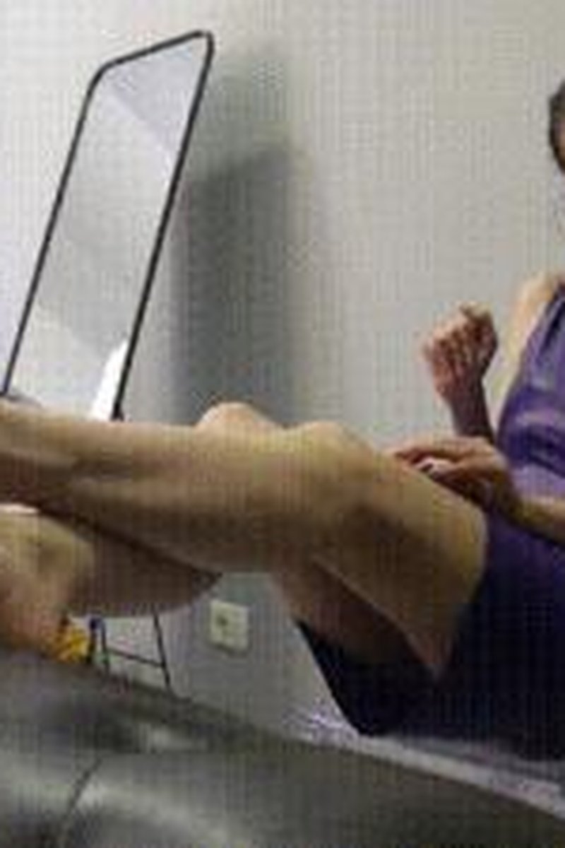 Arched Tease - Screenshot 1 of 4 - Foot Fetish