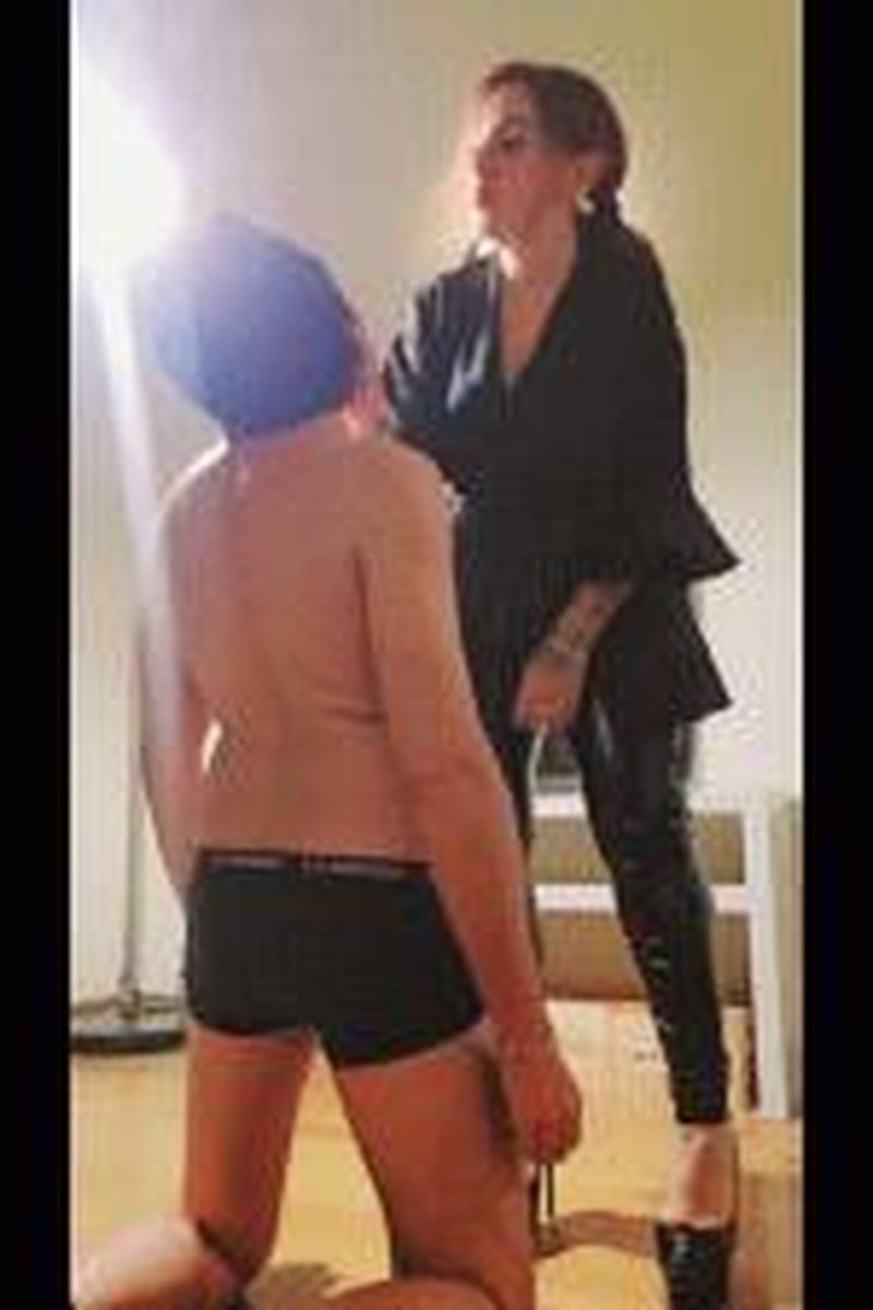 Spitting - Screenshot 1 of 4 - Domination