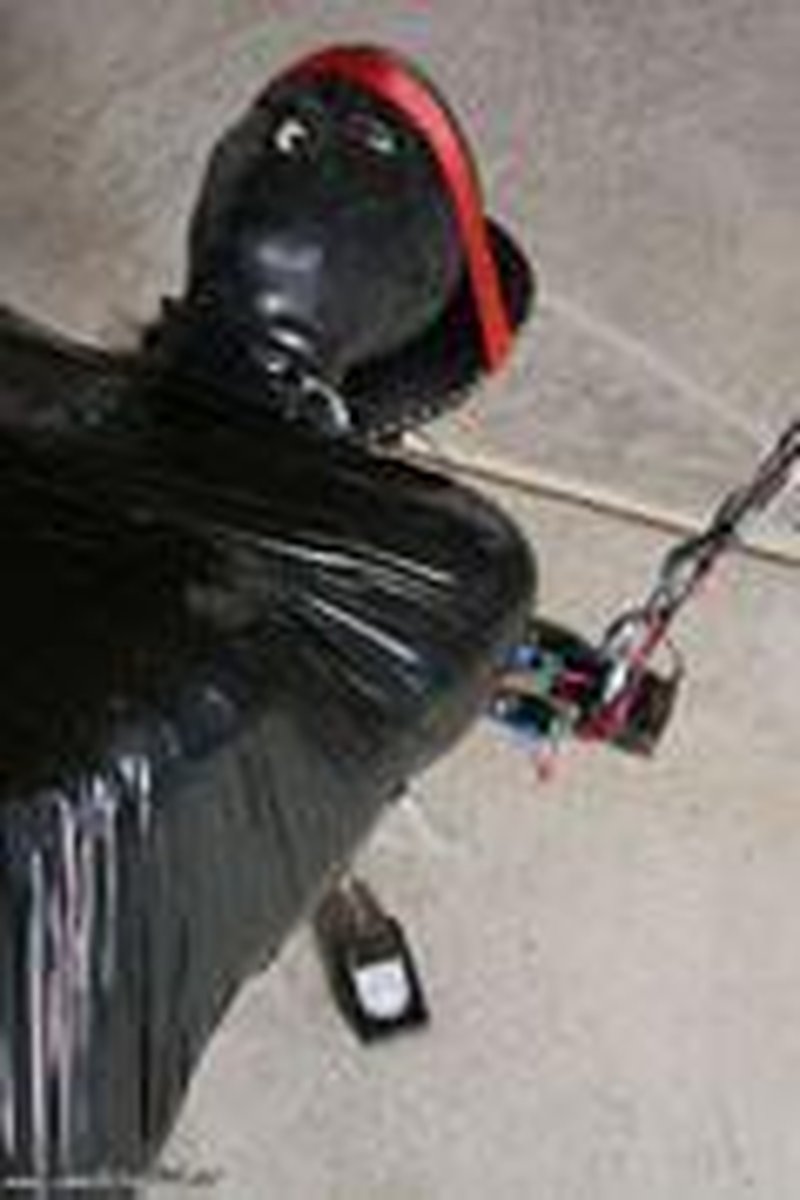 Total Isolation - Screenshot 1 of 4 - Bondage