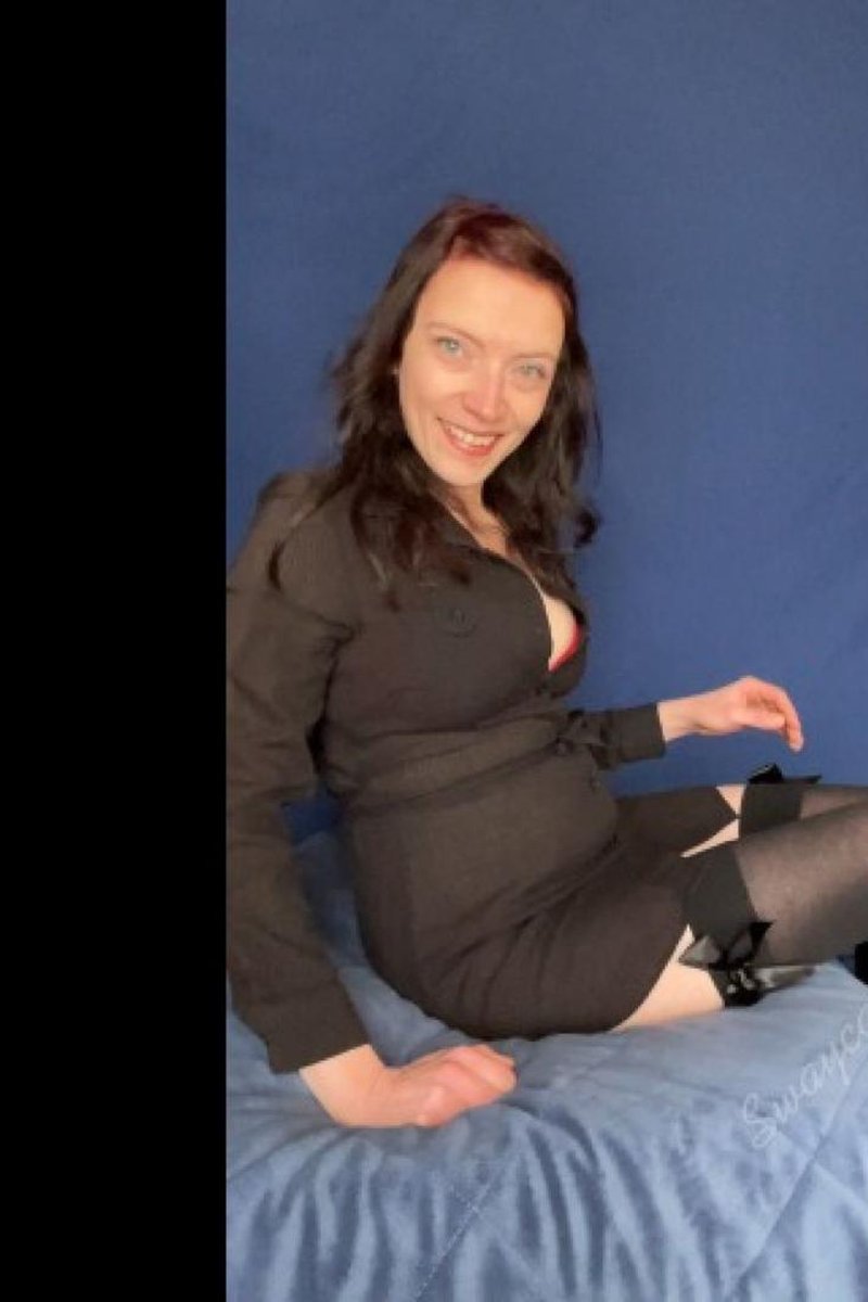Step Aunt Sleepover - Screenshot 1 of 4 - MILF (30+)