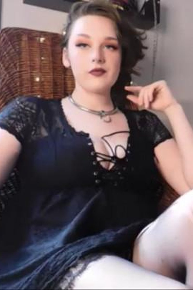 Wedding Date - Screenshot 1 of 4 - Goth