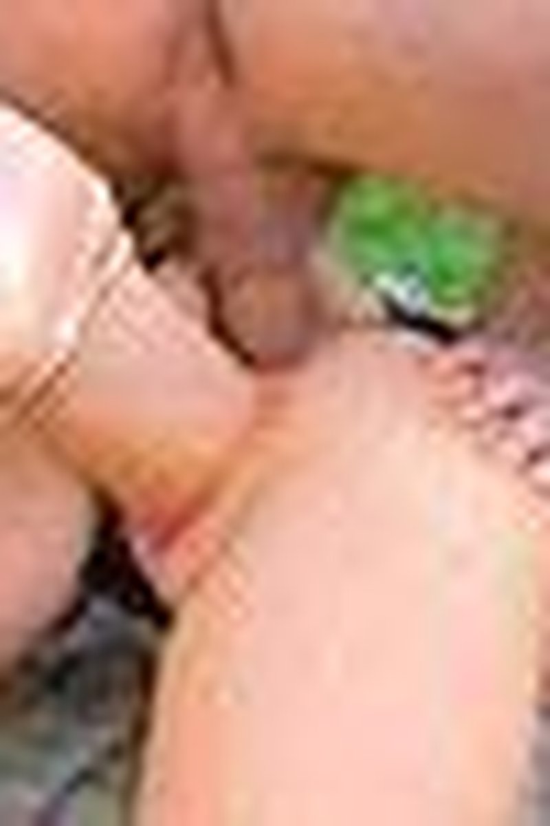 Giant Dildo Insertions - Screenshot 1 of 4 - Blond Hair