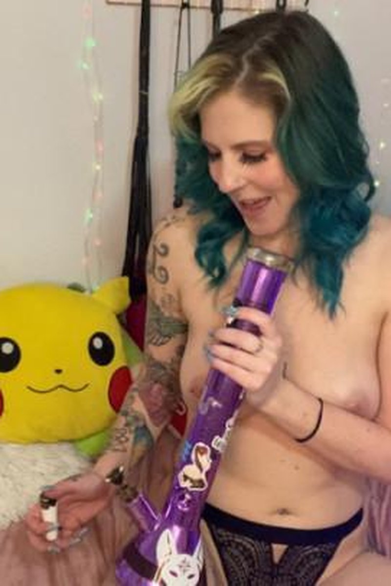 Toke Hits And Coughing Fits - Screenshot 1 of 4 - Coughing Fetish