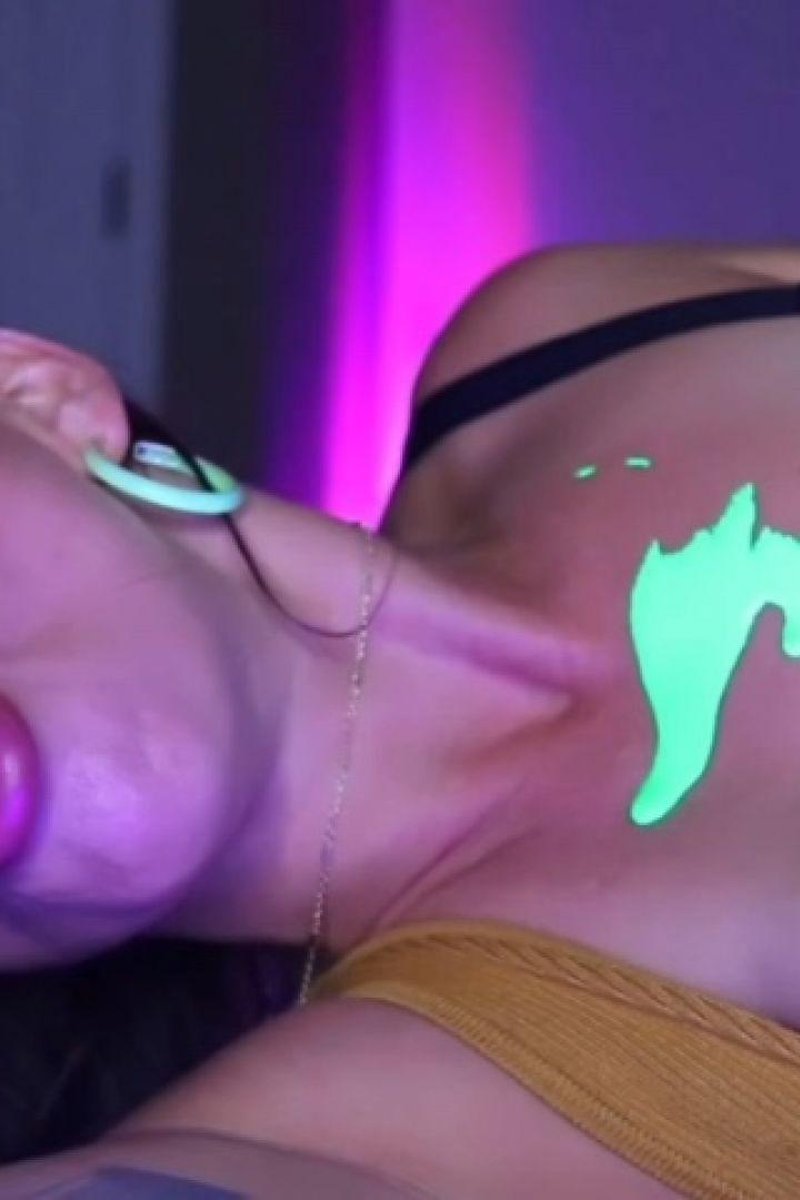 Alien Face Fuck - Screenshot 1 of 4 - Blowjob