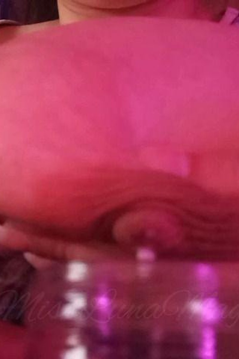 BBW Lactation Hand Expression - Screenshot 1 of 4 - BBW