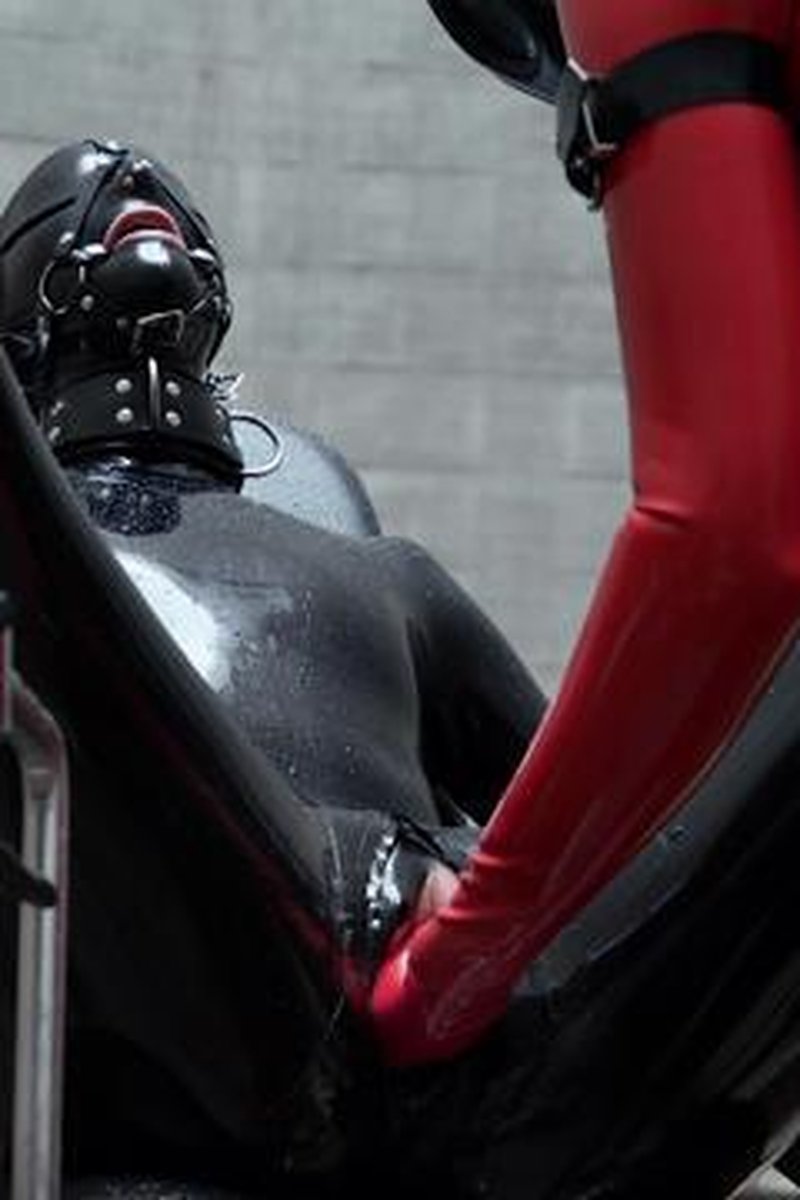 Fisted By Vespa - Screenshot 1 of 4 - BDSM