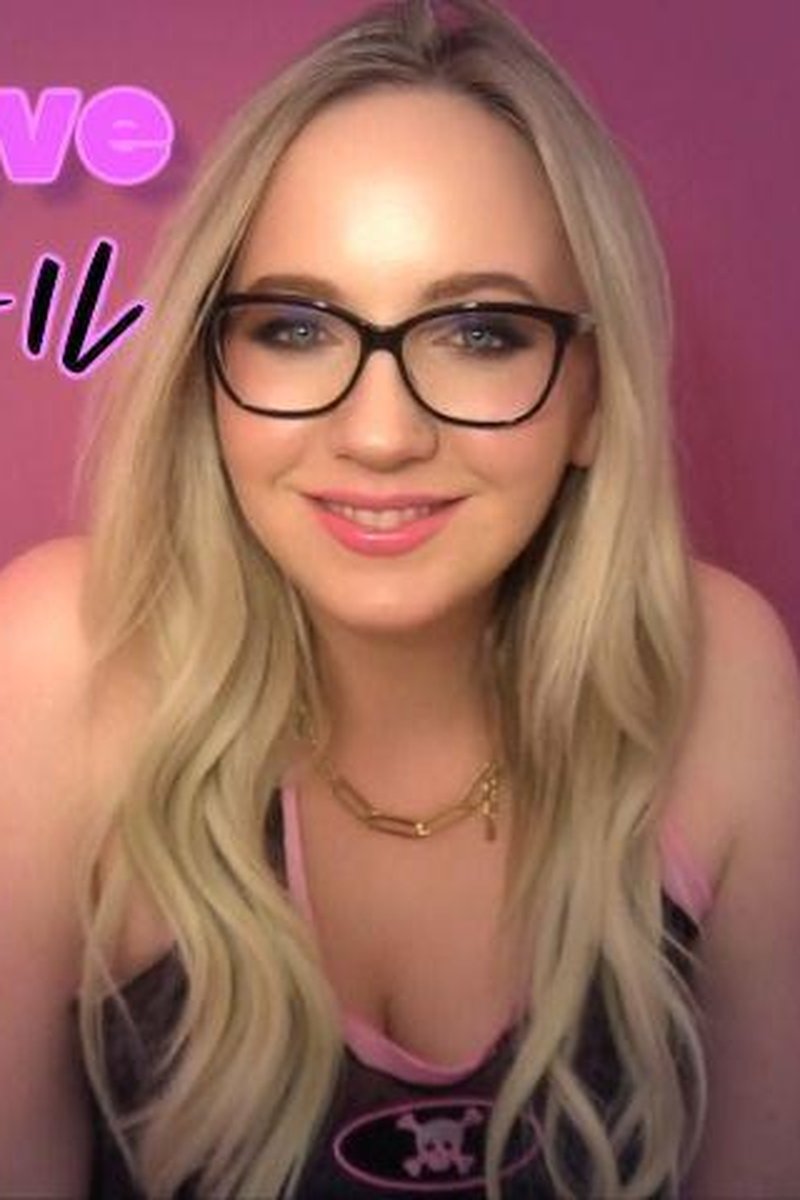 Interactive Blackmail Task - Screenshot 1 of 4 - Bitch