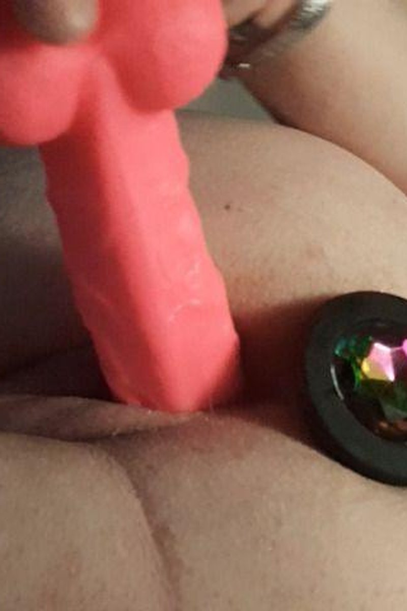 Before Bed Play - Screenshot 1 of 4 - Anal