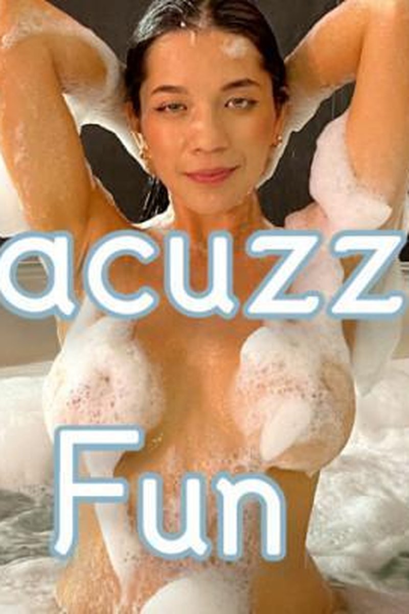 Jacuzzi Fun - Screenshot 1 of 4 - Blowjob