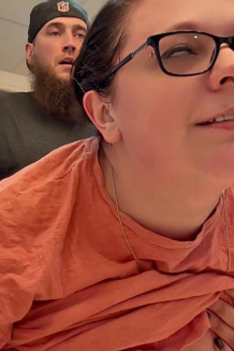 Sneaky Workplace Quickie - Screenshot 1 of 4 - Amateur