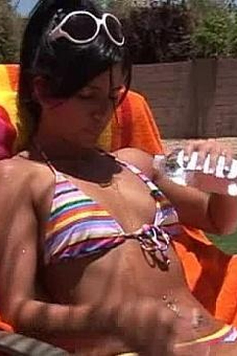 Sun Bathing v - Screenshot 1 of 4 - Amateur