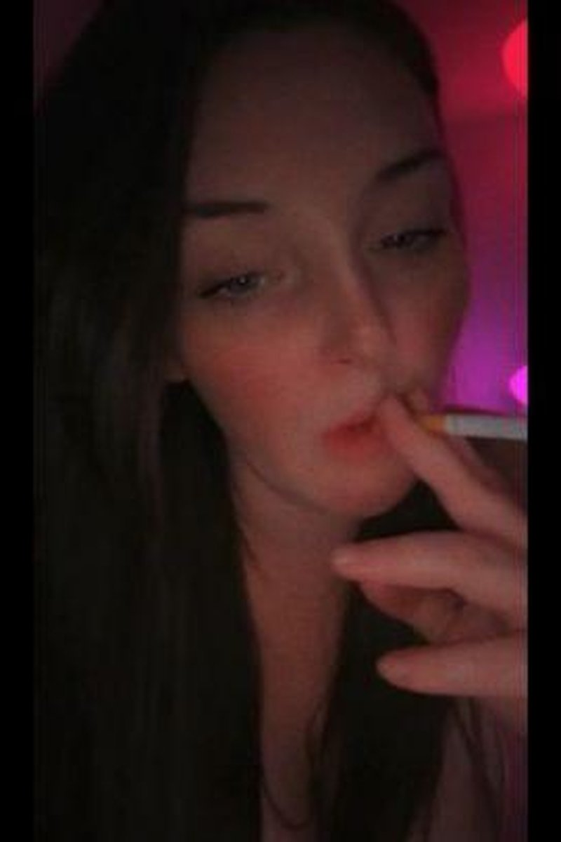 Seductive Smoking - Screenshot 1 of 4 - BBW