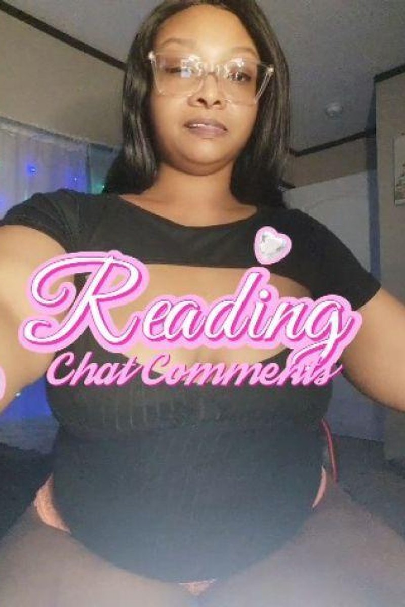 Reading Comments From Live Chats - Screenshot 1 of 4 - Big Tits