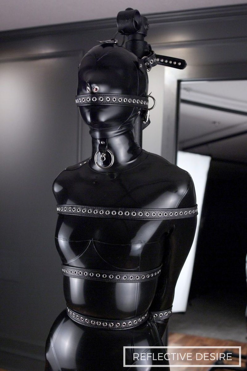 Pole Position - Screenshot 1 of 4 - Bondage