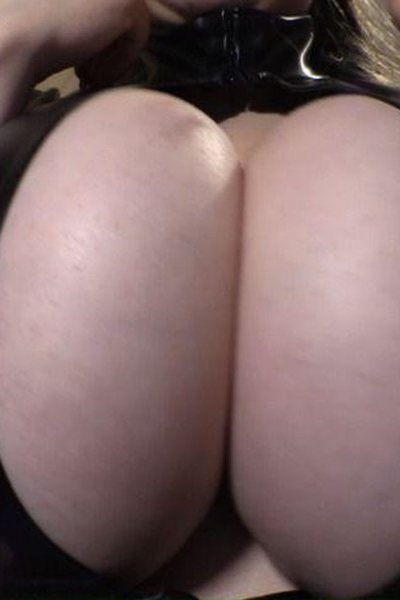 Huge Naturals - Screenshot 1 of 4 - Big Tits
