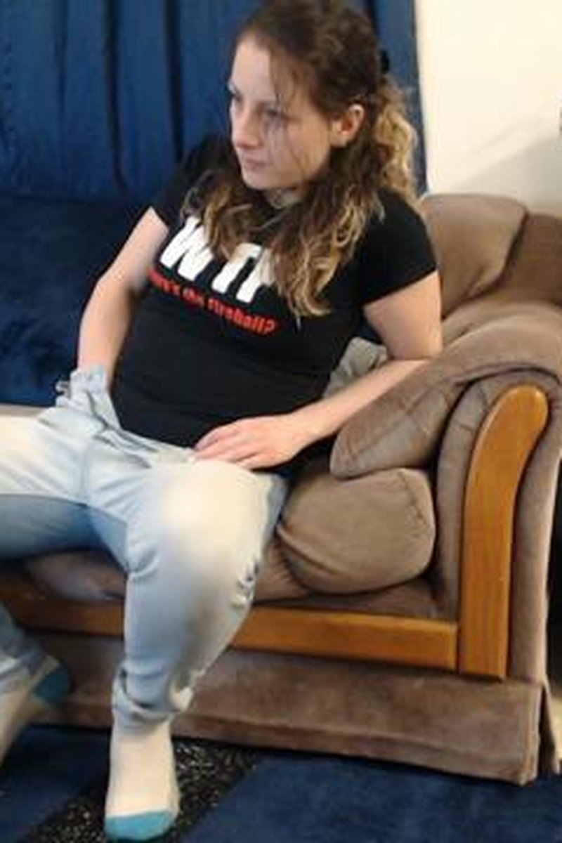 Candid Caught Fapping - Screenshot 1 of 4 - Babes