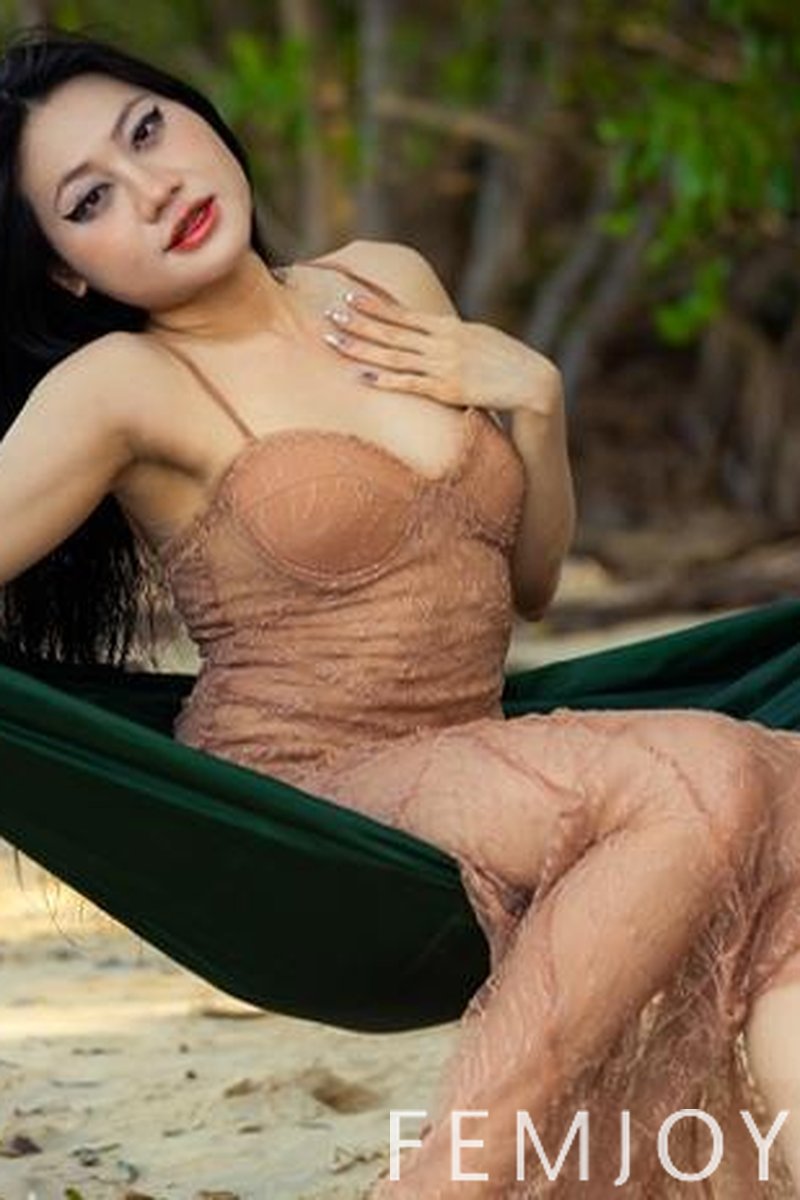Hammock Secrets - Screenshot 1 of 4 - May Femjoy