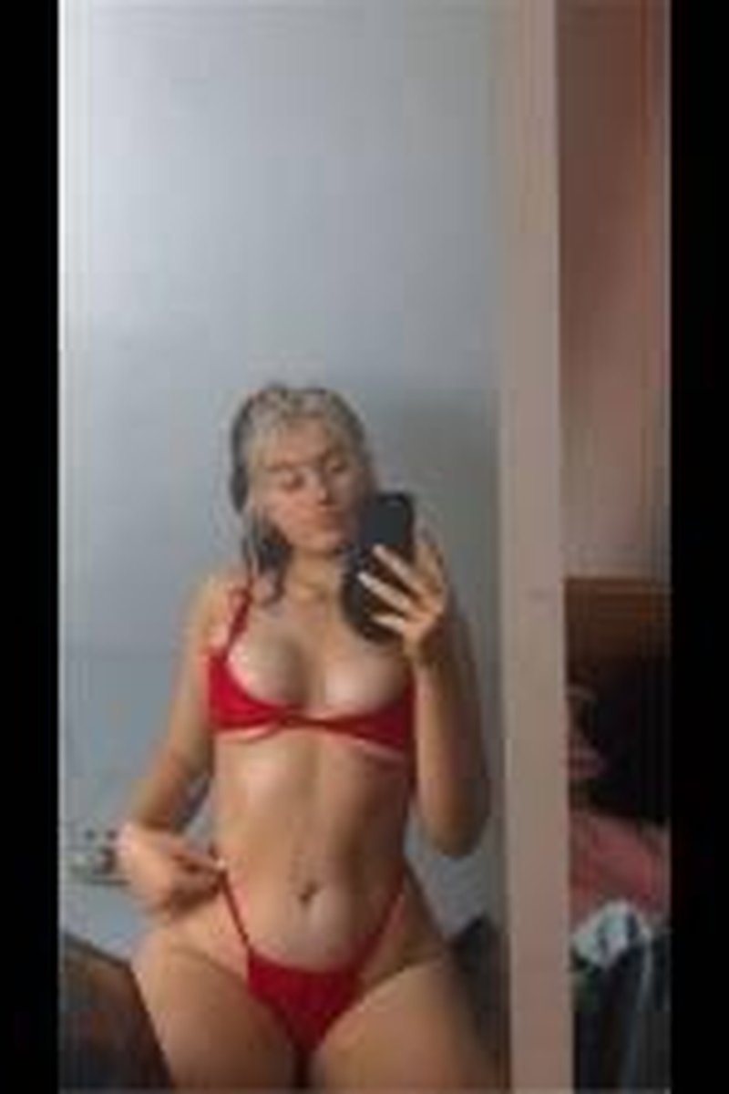 Red Lingere - Screenshot 1 of 4 - Facesitting