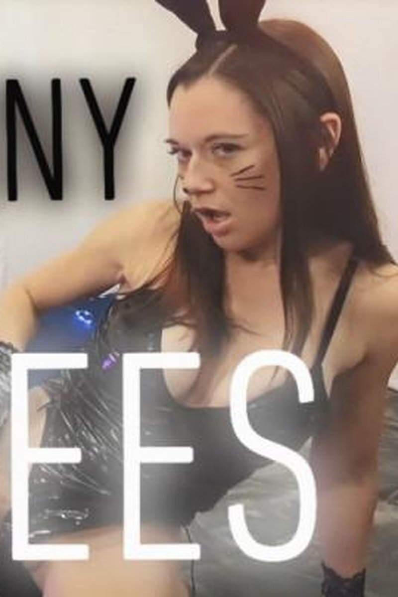 Bunny Pees - Screenshot 1 of 4 - Babes