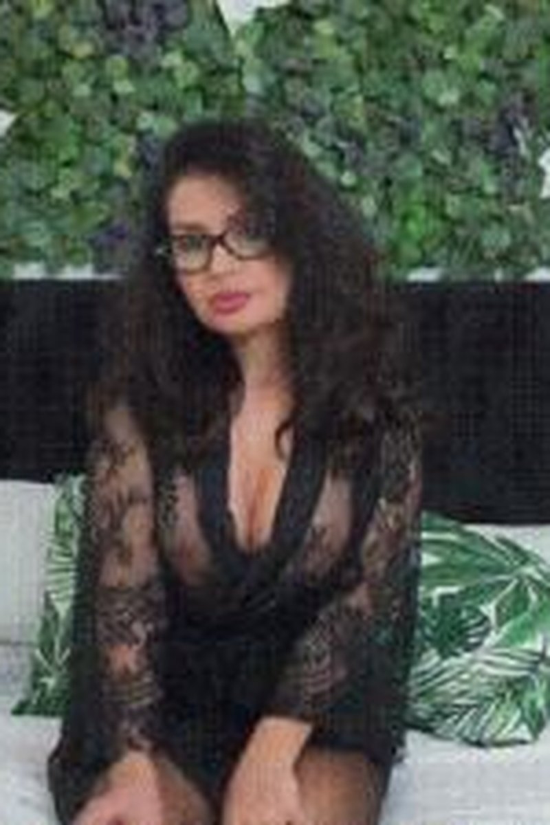 Sweet & Dangerous - Screenshot 1 of 4 - Asian
