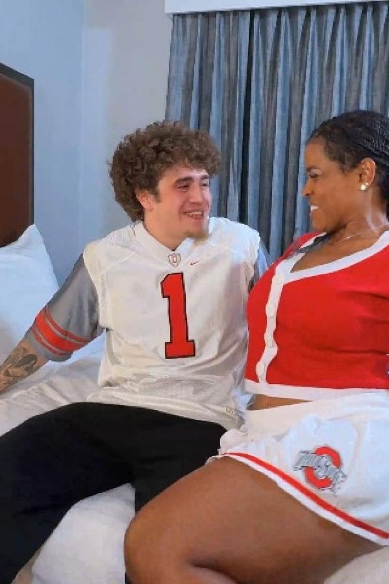 Head Cheerleader - Screenshot 1 of 4 - All Sex