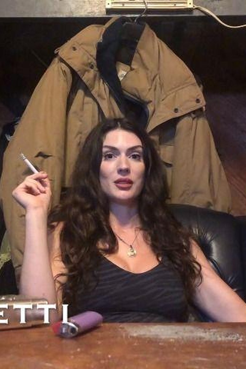 Post Break Up Cigarette - Screenshot 1 of 4 - Brown Hair