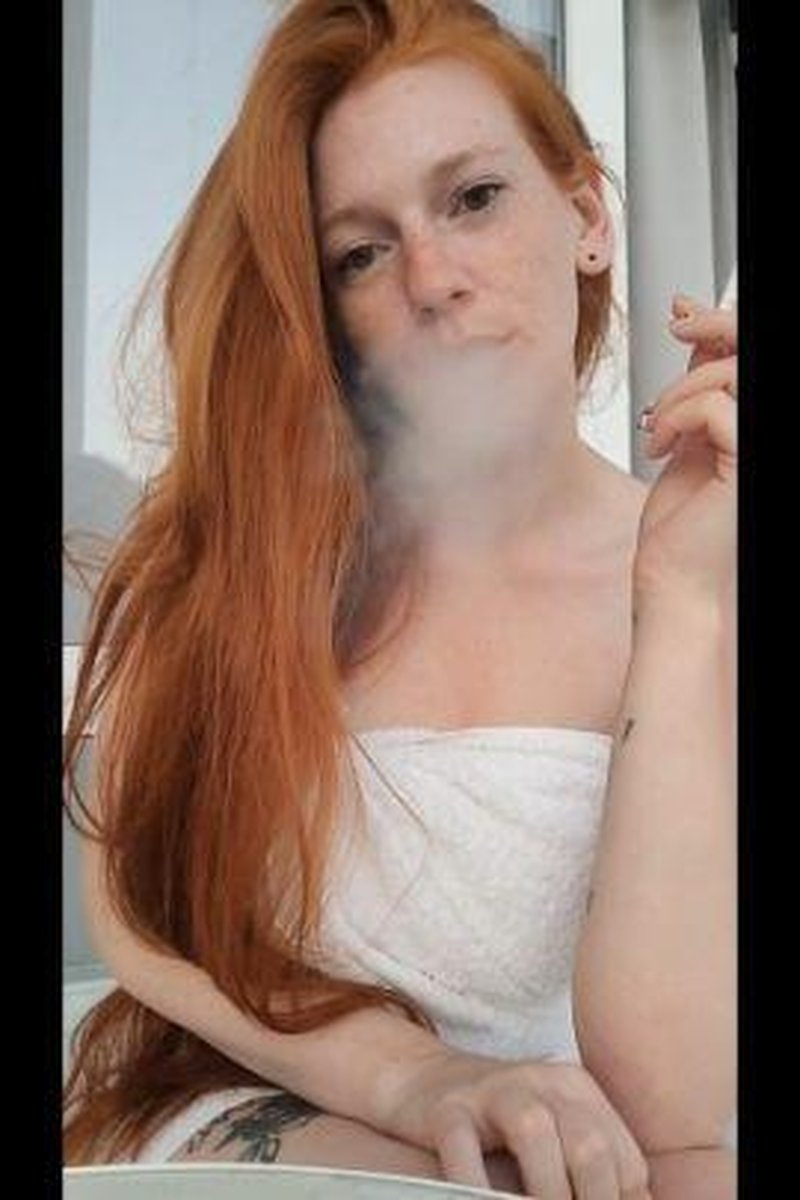 Smoke Redhead - Screenshot 1 of 4 - Red Hair (Female)