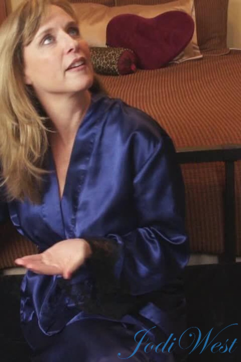 Will Work For Mom - Screenshot 1 of 4 - Blond Hair