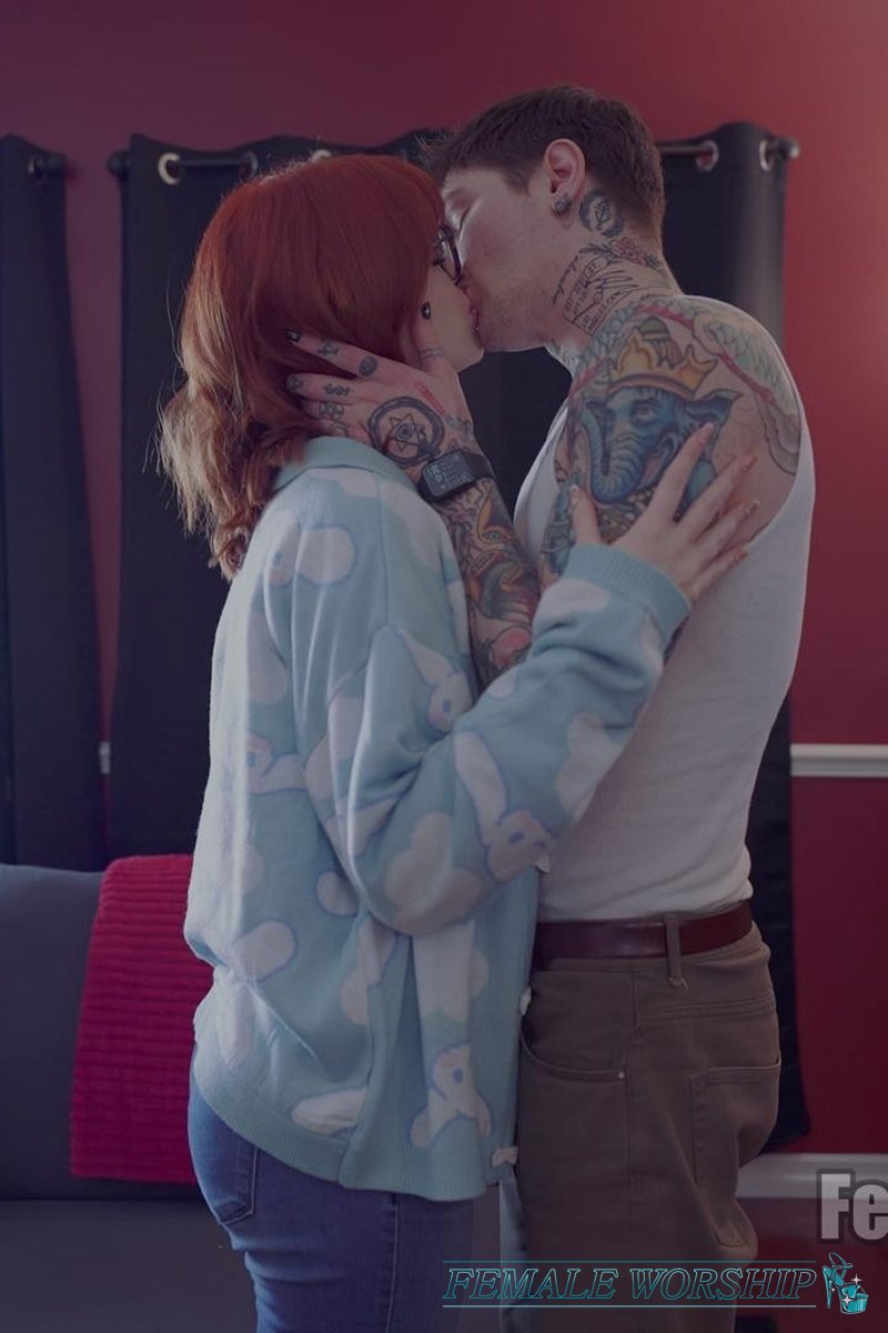 #795 - Screenshot 1 of 4 - Ariel Darling