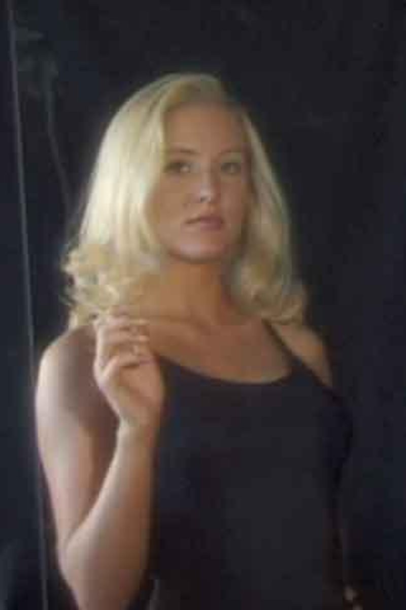 Kim 2 - Screenshot 1 of 4 - Spanking
