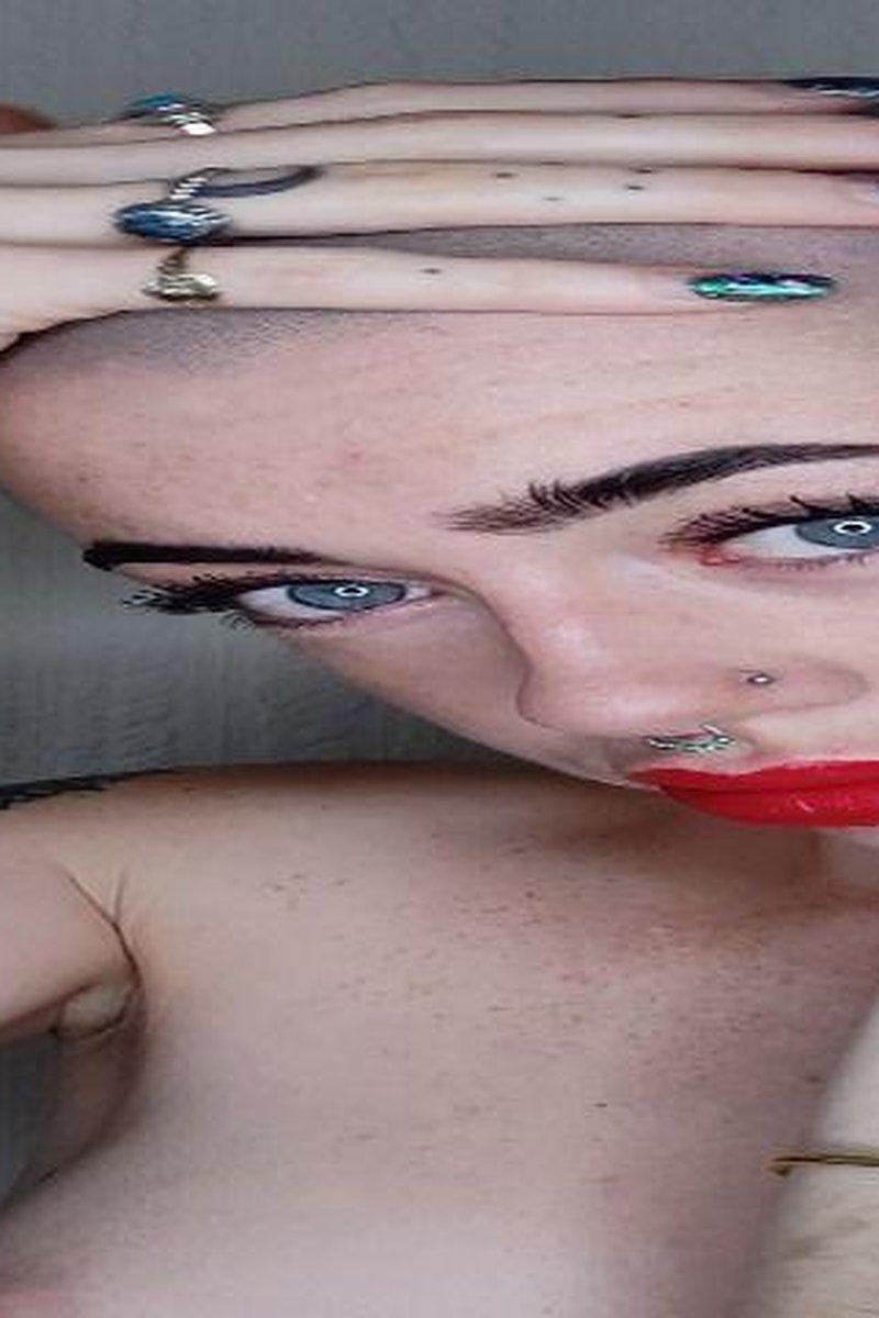 Rubbing That Head - Screenshot 1 of 4 - Hair Cutting