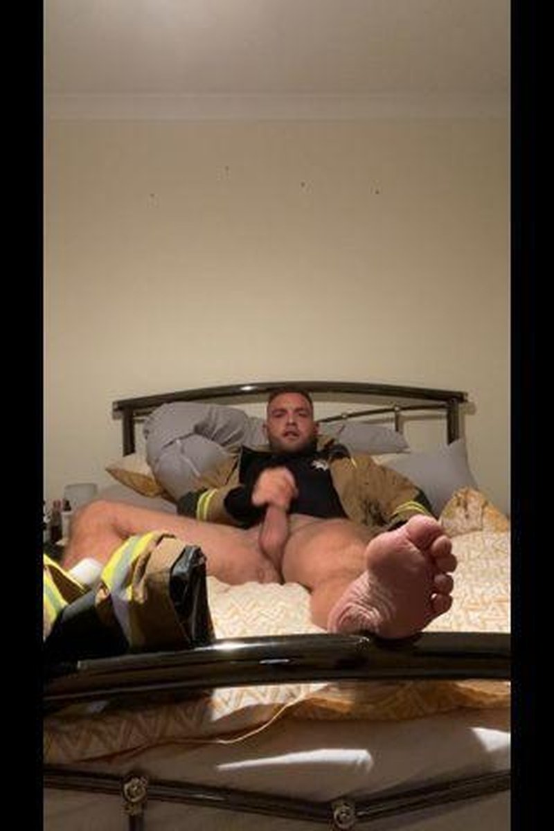 Filthy Fireman - Screenshot 1 of 4 - Big Dick